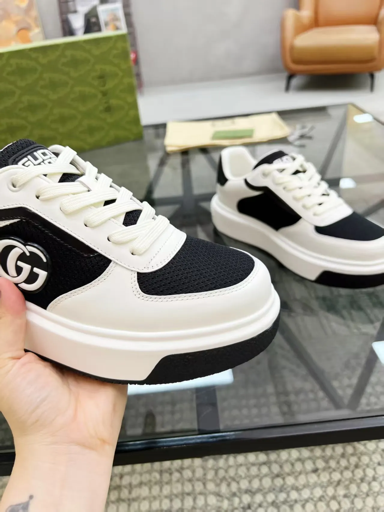 Factory price: 460💰Gucci new men's shoes GUCCI [Lightning] latest shoes are shipped. Original quality, fashionable, made of special materials, sheepskin lining, brand new packaging. The foot feels super comfortable and the workmanship is impeccable. Size: 38-45